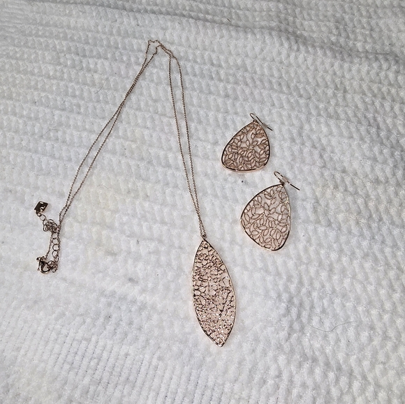 Park Lane Fable Earring and Necklace Set in Rose Goldtone. - Picture 3 of 4